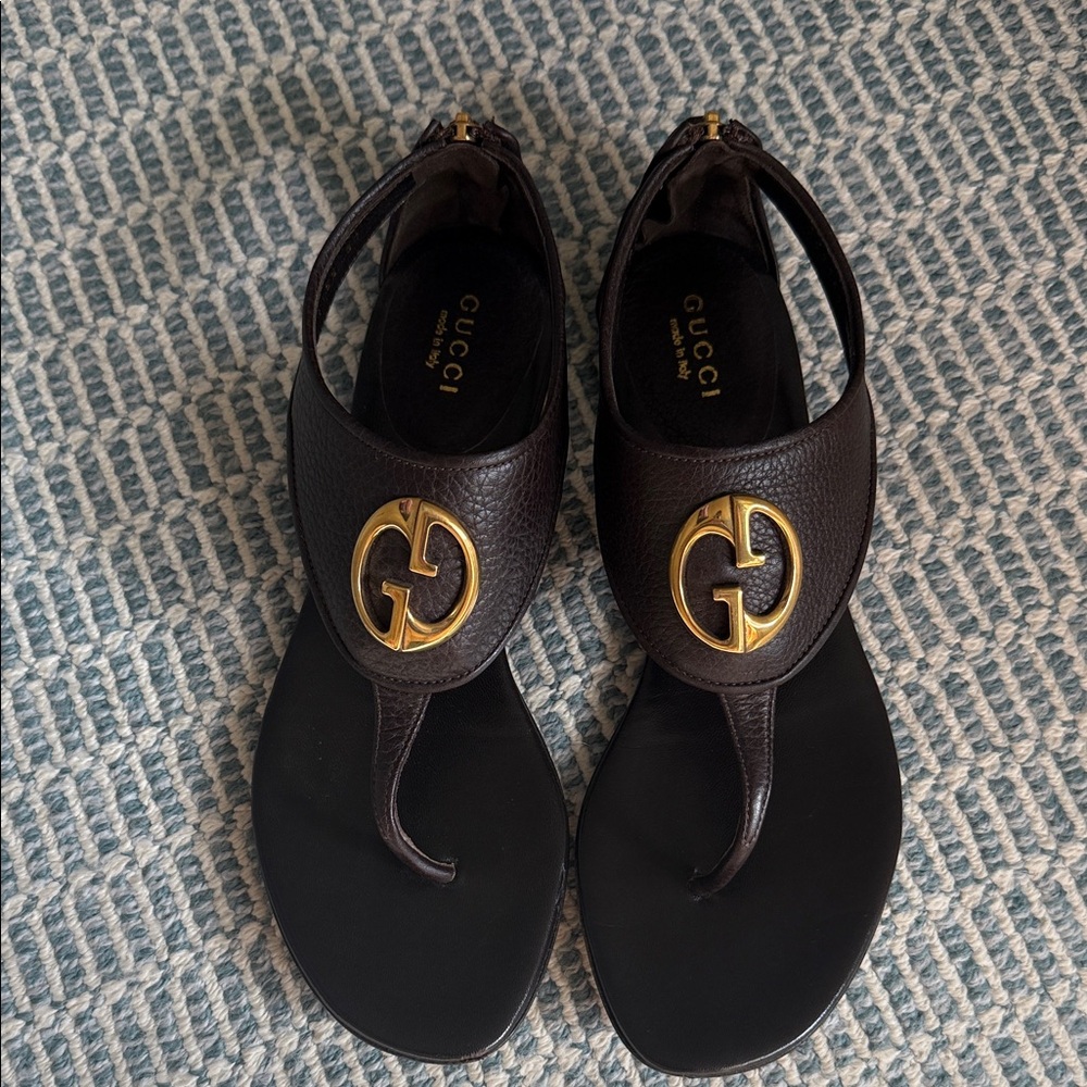 Gucci Black Leather Sandals, Gold Emblem, EU 37